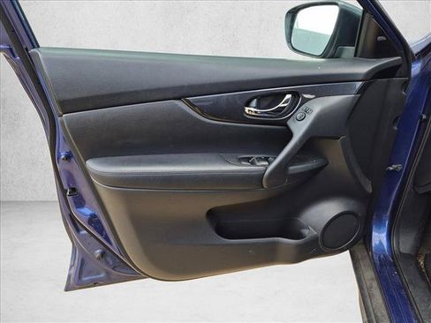 Used 2018 Nissan Rogue SV FWD image 12