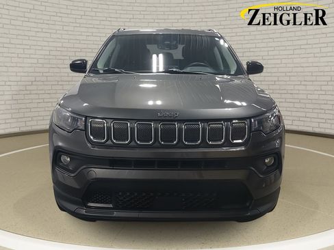 Used 2022 Jeep Compass Latitude image 2