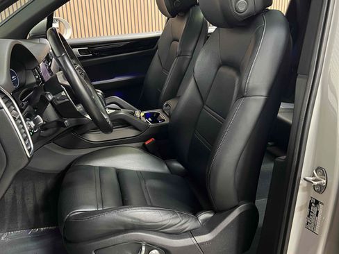 Used 2020 Porsche Cayenne E-Hybrid AWD/4WD image 38