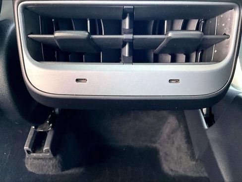 Used 2025 Tesla Model Y Long Range RWD image 32