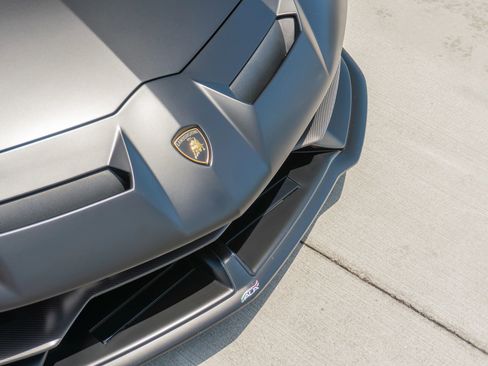 Used 2019 Lamborghini Aventador SVJ AWD/4WD image 33