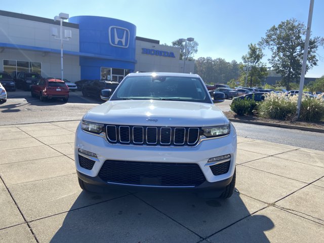 Used 2023 Jeep Grand Cherokee Limited AWD/4WD image 3