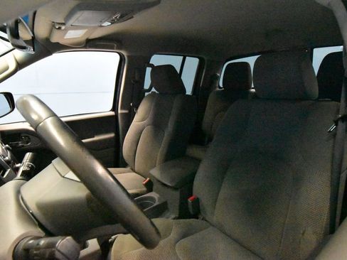 Used 2017 Nissan Frontier SV w/ SV Value Truck Package AWD/4WD image 23