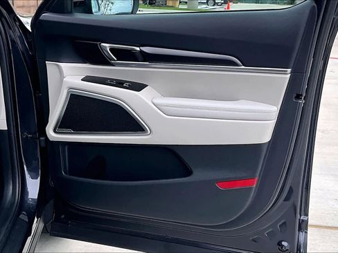 Used 2025 Kia Telluride S image 21