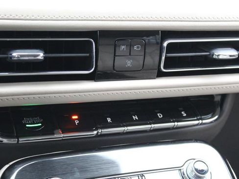 Used 2023 Lincoln Nautilus Reserve image 25