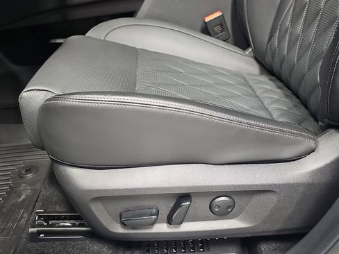 New 2025 Nissan Rogue Platinum w/ Tech Package image 29