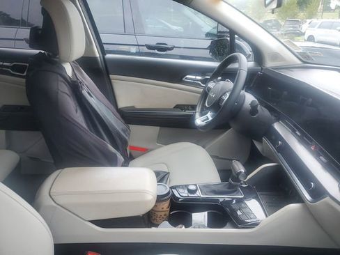 Used 2023 Kia Sportage EX FWD image 11
