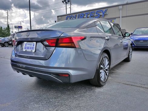 Used 2025 Nissan Altima 2.5 SV FWD image 7