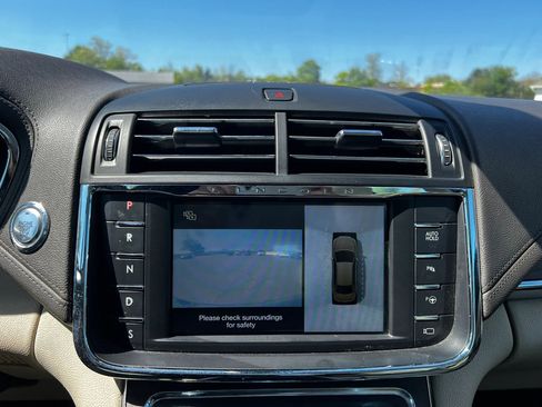 Used 2017 Lincoln Continental Reserve w/ Technology Package FWD image 15