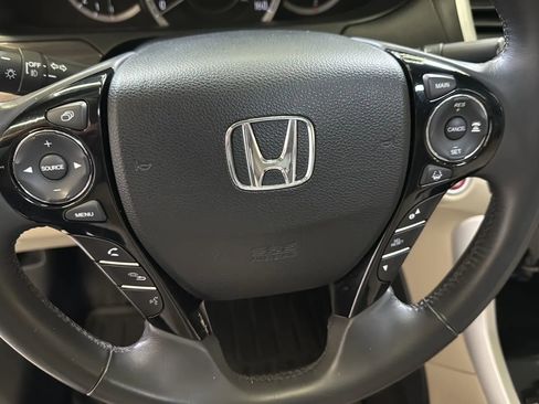 Used 2016 Honda Accord Touring image 13