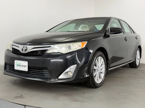 Used 2012 Toyota Camry XLE w/ Leather Pkg FWD image 3