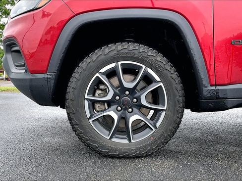 Used 2025 Jeep Compass Trailhawk AWD/4WD image 2