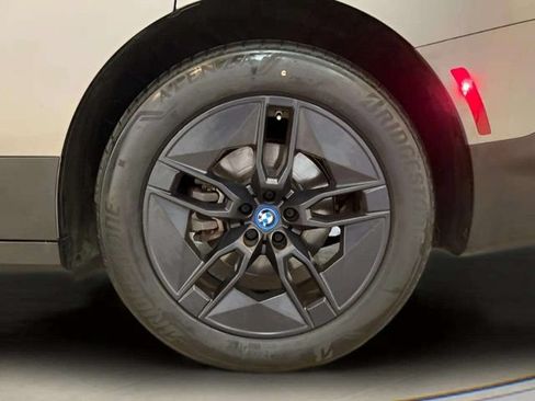 Used 2024 BMW iX xDrive50 w/ Convenience Package AWD/4WD image 96