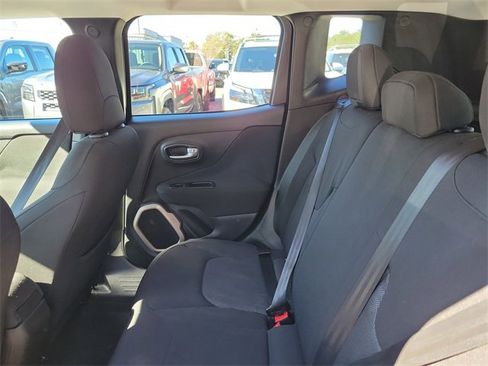 Used 2017 Jeep Renegade Latitude image 26