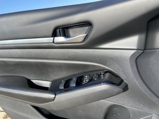 Used 2023 Nissan Altima 2.5 SV AWD/4WD image 46