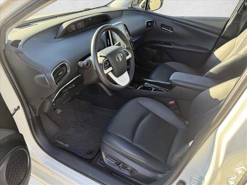 Used 2017 Toyota Prius Prime Advanced image 9