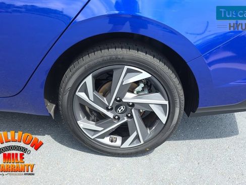 Used 2025 Hyundai Elantra SEL FWD image 11