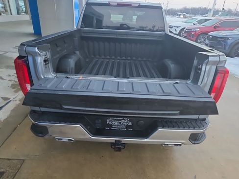 Used 2023 GMC Sierra 1500 SLT w/ SLT Convenience Package image 11