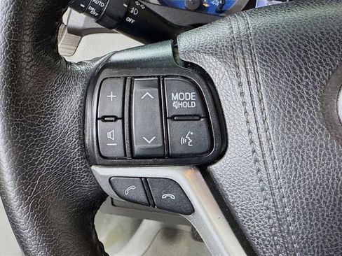 Used 2020 Toyota Sienna XLE w/ XLE Navigation Package image 13
