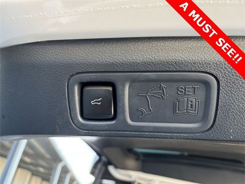 Used 2023 Ford Expedition Max XLT image 16