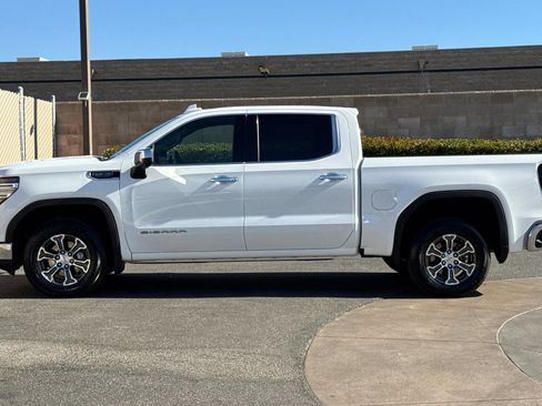 Certified 2025 GMC Sierra 1500 SLT RWD image 7
