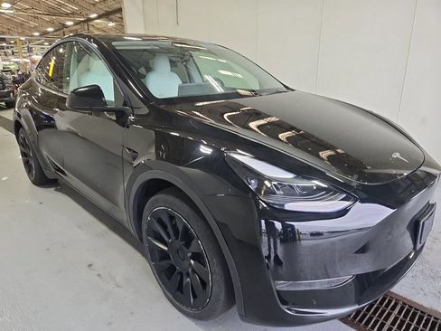 Used 2023 Tesla Model Y Long Range AWD/4WD image 3