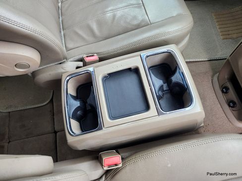 Used 2014 Chrysler Town & Country Touring image 40