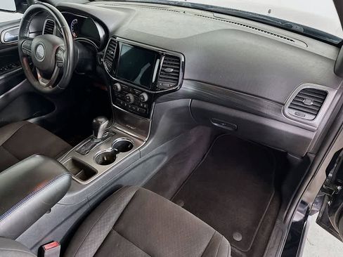 Used 2019 Jeep Grand Cherokee Laredo RWD image 34