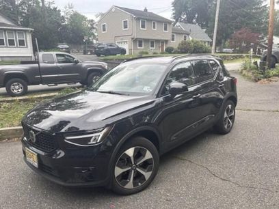 Used 2023 Volvo XC40 B5 Plus w/ Climate Package