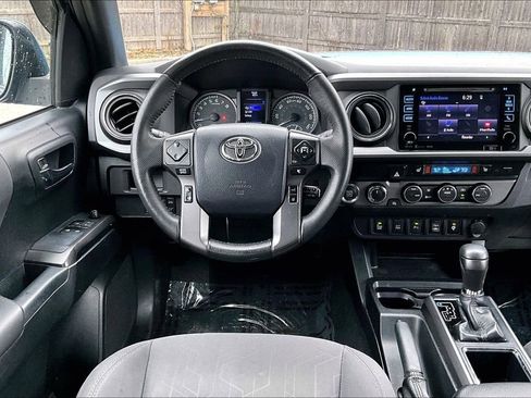 Used 2019 Toyota Tacoma TRD Off-Road image 17