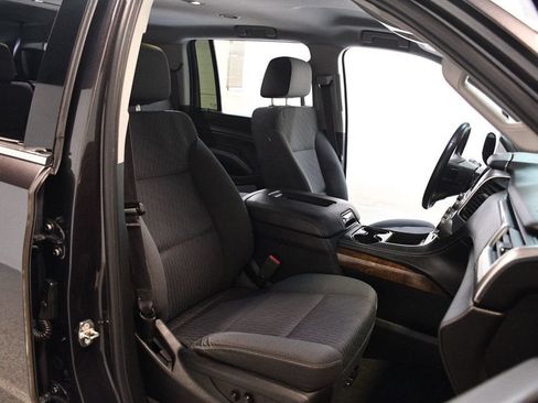 Used 2017 Chevrolet Suburban LS RWD image 31
