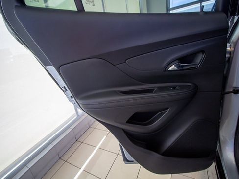 Used 2022 Buick Encore Preferred w/ Safety Package image 9