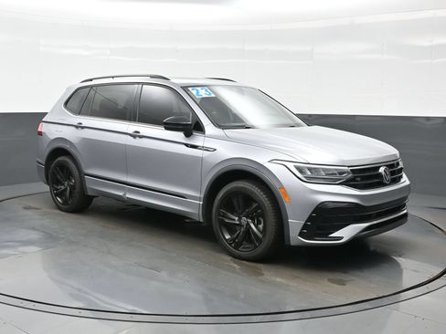 Used 2023 Volkswagen Tiguan SE R-Line FWD image 11