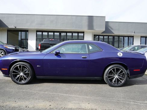 Used 2015 Dodge Challenger SXT Plus image 2