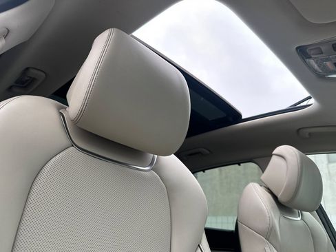 Used 2023 Genesis GV70 2.5T w/ Advanced Package image 18