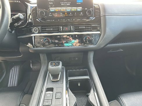 Certified 2024 Nissan Pathfinder SL image 19