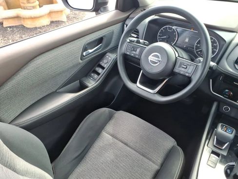 Used 2021 Nissan Rogue SV image 21