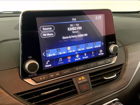 Used 2025 Nissan Altima 2.5 SV FWD image 6