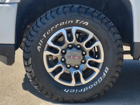 Used 2023 GMC Sierra 2500 AT4 w/ Gooseneck/5TH Wheel Package AWD/4WD image 10