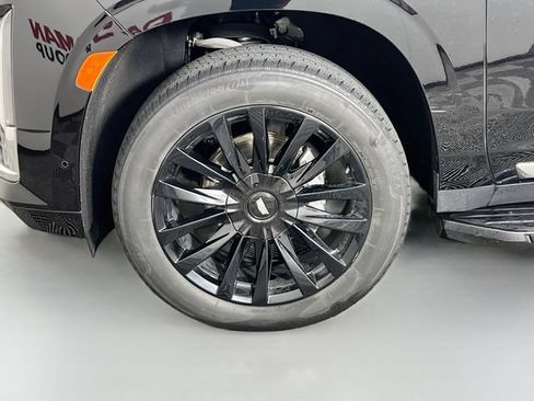 Used 2023 Cadillac Escalade Premium Luxury w/ LPO, Floor Liner Package AWD/4WD image 10