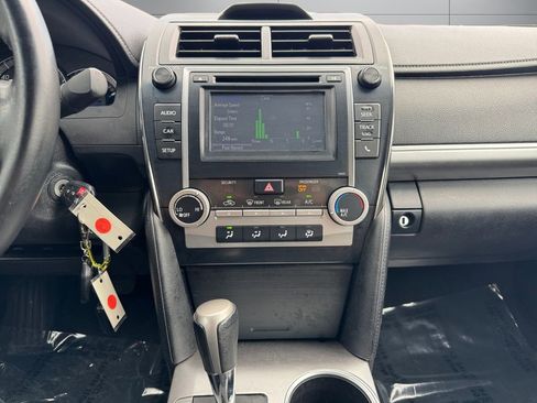 Used 2014 Toyota Camry SE FWD image 15
