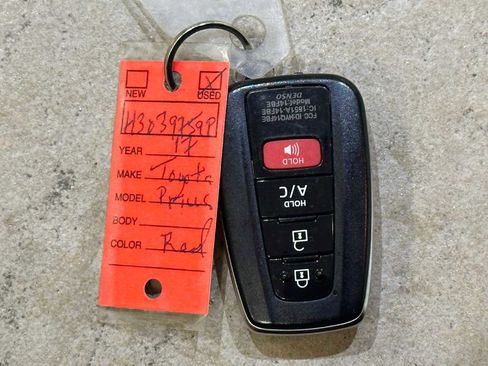 Used 2017 Toyota Prius Prime Advanced image 31