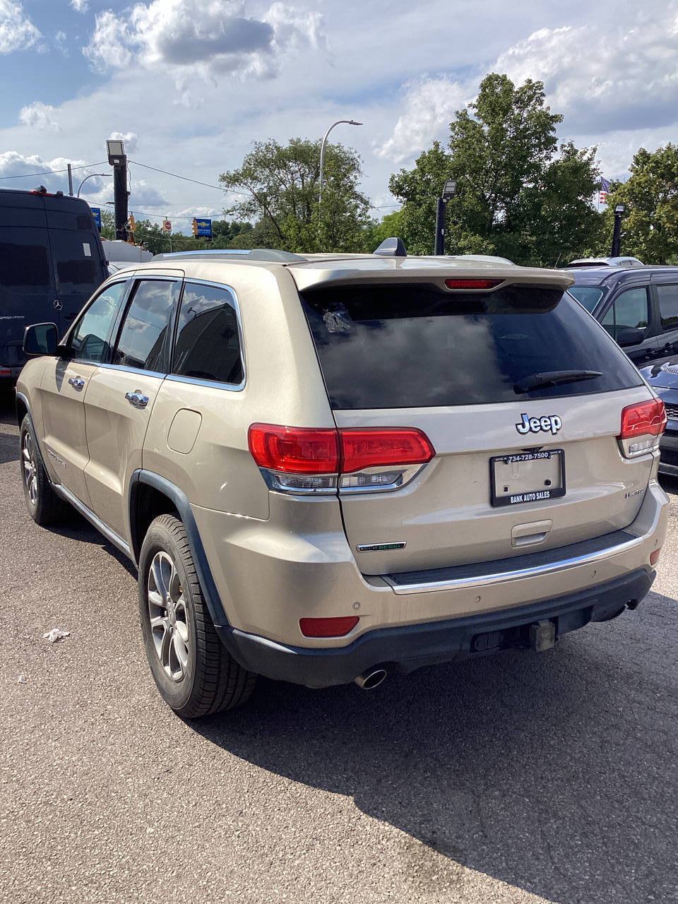 Used 2014 Jeep Grand Cherokee Limited w/ Trailer Tow Group IV RWD image 4