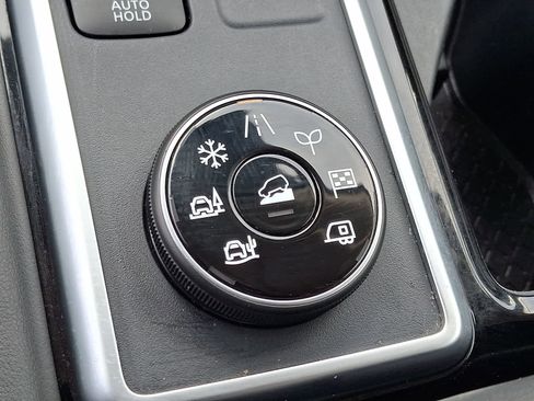 Used 2025 Nissan Pathfinder SL AWD/4WD image 25