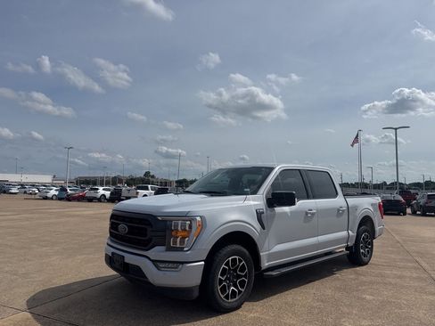 Used 2022 Ford F150 XLT w/ Equipment Group 302A High RWD image 9