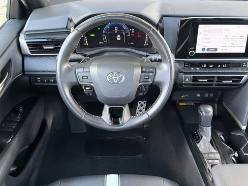 Used 2025 Toyota Camry SE FWD image 18