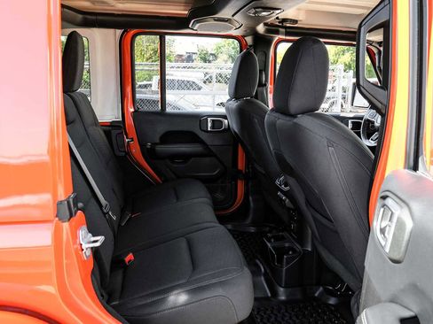 Used 2018 Jeep Wrangler Unlimited Sahara image 39
