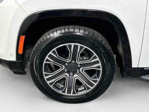 Used 2023 Jeep Wagoneer 4WD w/ Premium Group I image 35