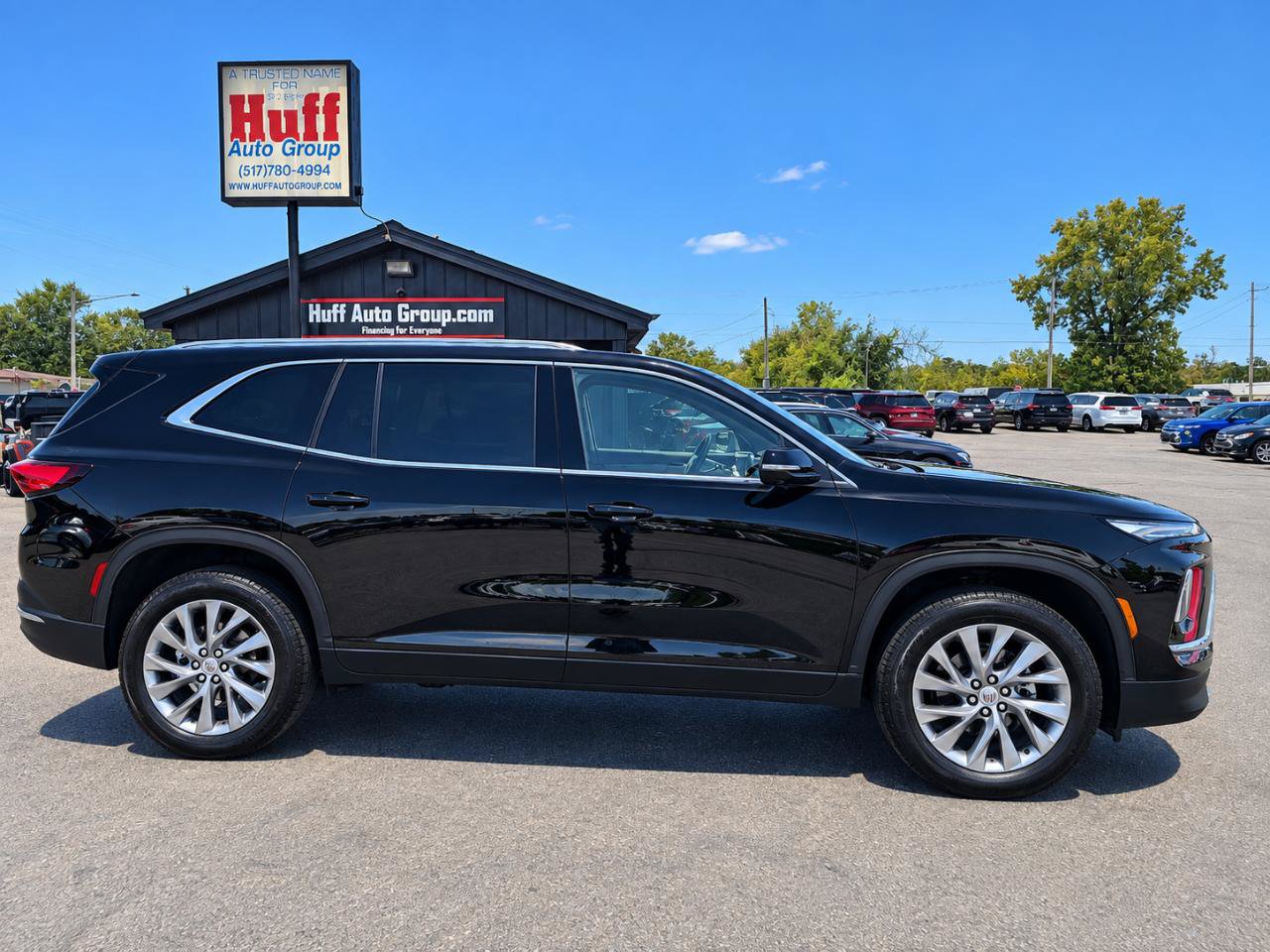 Used 2025 Buick Enclave Preferred FWD image 2