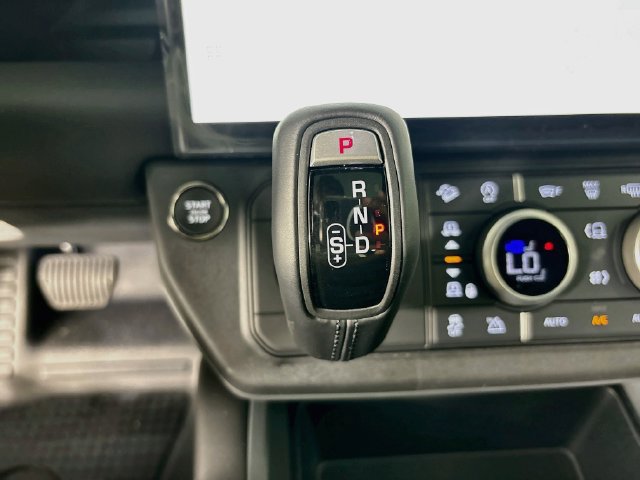 New 2026 Land Rover Defender 110 X-Dynamic SE AWD/4WD image 18